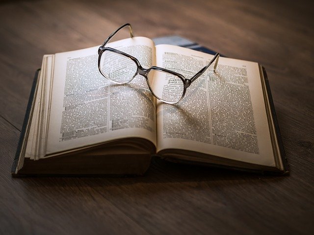 glasses-1052010_640