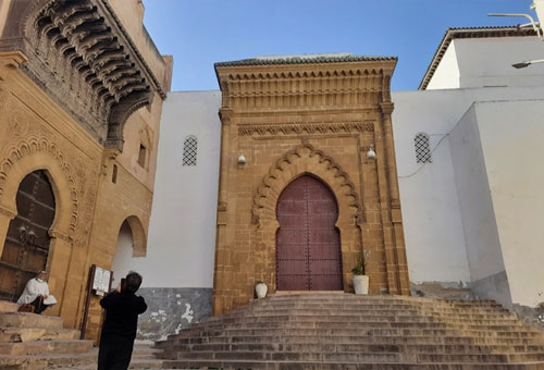 المسجد الأعظم في سلا بُني في القرن الـ11 وبجواره المدرسة المرينية التي بنيت في القرن الـ14