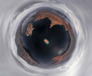 لقطة جوية لخور شم بتقنية 360 درجة تتوسطها جزيرة التلغراف