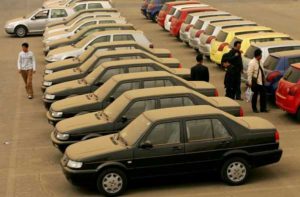 من الشائع خلال فصلي الربيع والصيف أن تجد سيارتك مغطاة بطبقة رقيقة من الغبار الأبيض أو المصفر